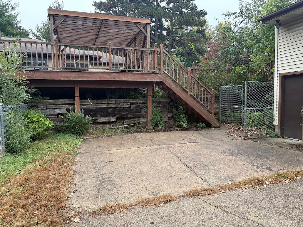 backyard-retaining-wall-and-deck